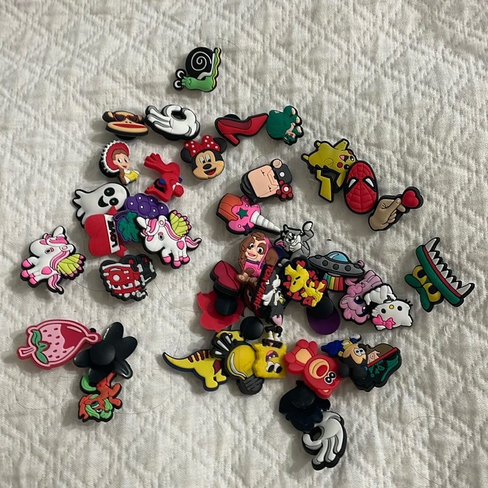 Crocs jibbitz charms for shoes assorted pack mixed Jesse Minnie Mouse paw patrol